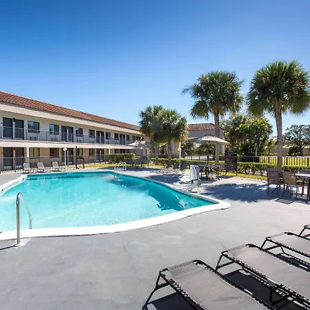 Hotel Super 8 By Wyndham Naples